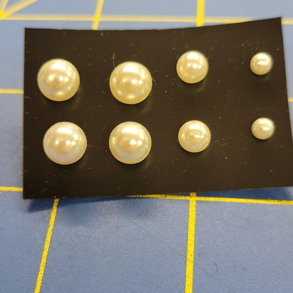 Set of 4 Pairs of 4 Sizes Faux Pearls Earrings